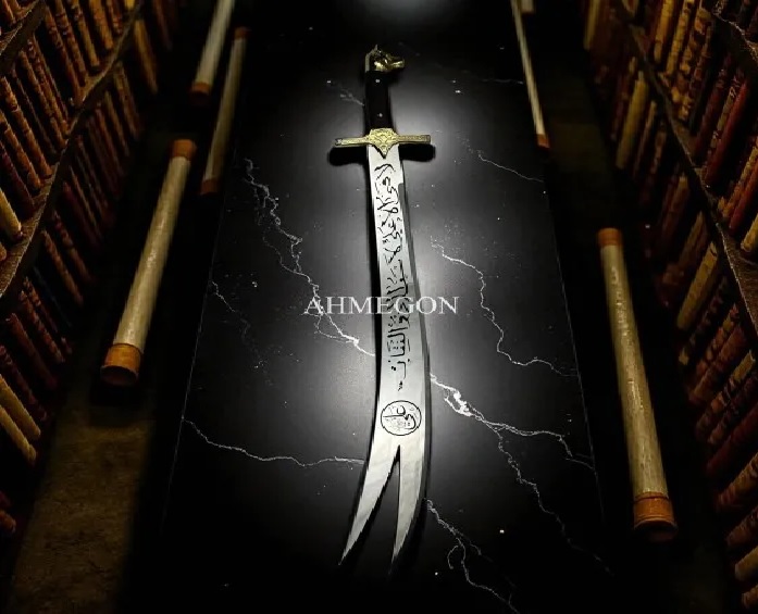 Geleneksel Sanatı Modern Dünya ile Buluşturan El Yapımı Kılıçlar